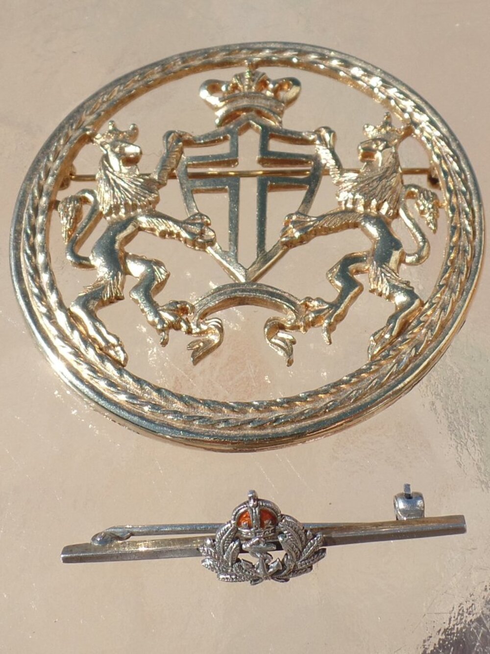 British Brooches Royal Coat of Arms of the United Kingdom SET OF 2